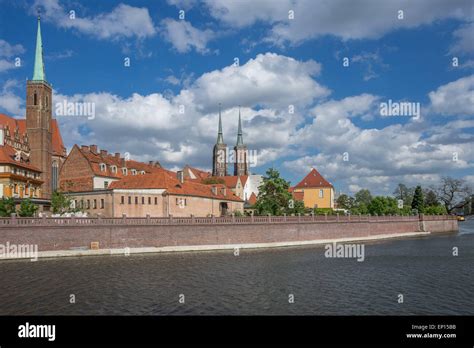 Wroclaw Odra River Ostrow Tumski Sunny Spring Day Stock Photo Alamy