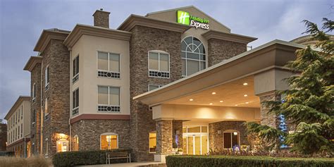 Affordable Hotels in Riverhead, NY | Holiday Inn Express & Suites Long Island-East End