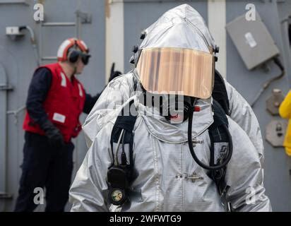 Yokosuka Jap N De Enero De Marineros Simulan Un Incendio