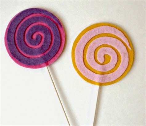 Felt Craft Projects: 70 DIY Ideas Made with Felt • Cool Crafts