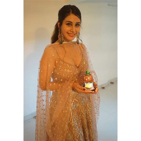 Warina Hussain Hot Photoshoot TeluguBulletin