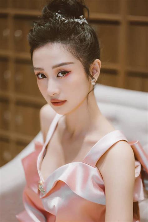 Hot girl tuổi Hợi mệnh danh ngọc nữ hút hàng triệu fan