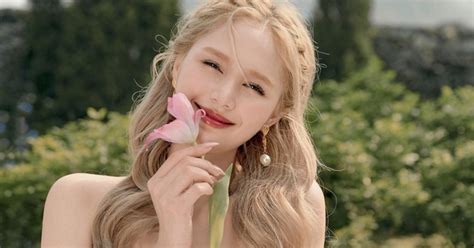 Top những hot girl làng game dù là hoa có chủ vẫn khiến fan nam mê mệt