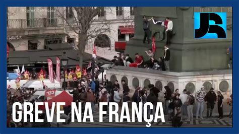 França Mais De 1 Milhão De Pessoas Saem às Ruas Para Protestar Contra Reforma Da Previdência