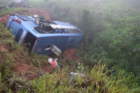 Acidente Entre Carreta E ônibus Deixa Feridos Na Br 116 Em Muriaé