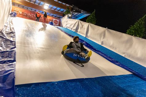 Disfruta del tobogán de hielo en Finestrelles