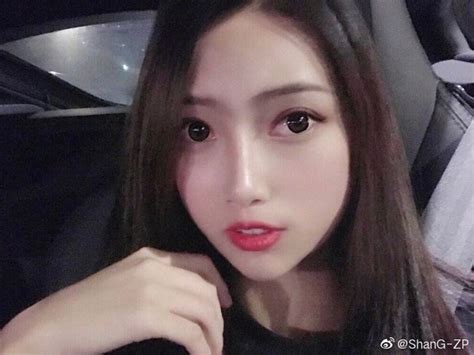 Ảnh quá khứ của hot girl khiến phi công TQ bị cấm bay vĩnh viễn