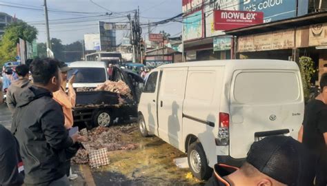 Kecelakaan Beruntun Di Jalan Raya Bogor Simpangan Depok Orang Terluka