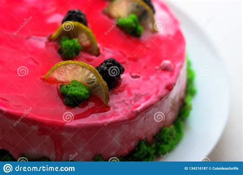 Torta Con Las Fresas Y La Crema Imagen De Archivo Imagen De Delicioso