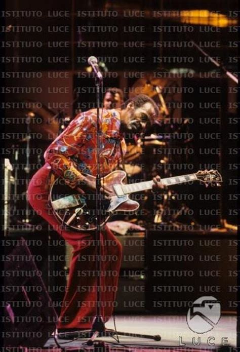 Chuck Berry Durante Un Concerto Archivio Storico Istituto Luce