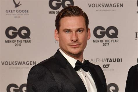 S E Babynews Bei Lee Ryan Boyband Star Wird Bald Vater