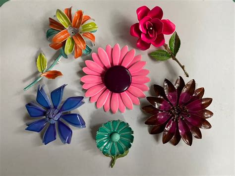 Happy Vintage Mod S Enamel Metal Flower Power Brooches Textured