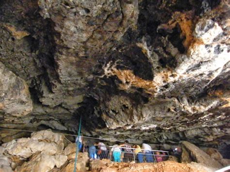 Yacimientos Arqueológicos de la Araña EL COMPLEJO DEL HUMO LA ARAÑA