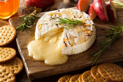 What To Serve With Baked Brie 30 Best Side Dishes