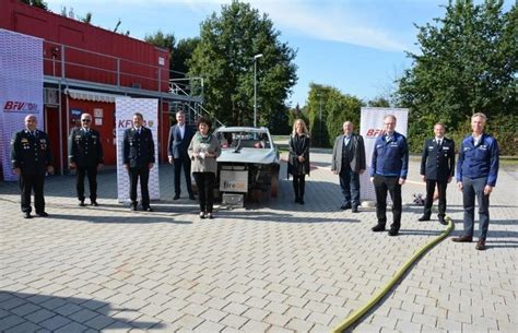 Brennendes Auto Im Rettungszentrum Bmw Und Versicherungskammer