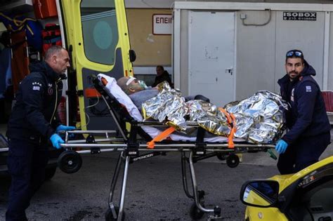 Grèce le naufrage d un cargo fait un mort vaste opération pour