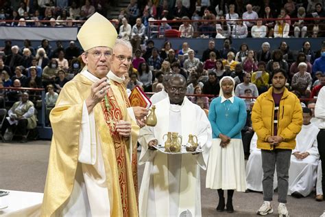 FRANCE MESSE CHRISMALE DIOCESE DE CRETEIL Crédit Corin Diocèse