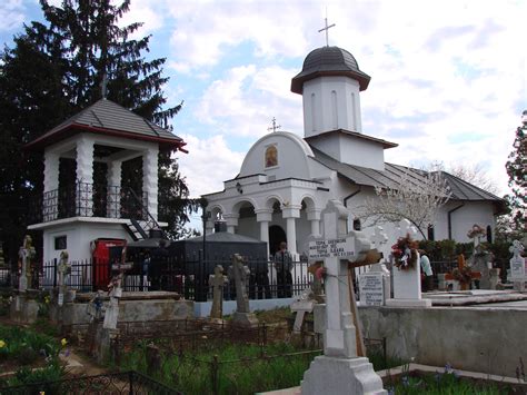 Biserica Din Jude Ul Giurgiu Pictat De P Rintele Arsenia Boca Resfin It