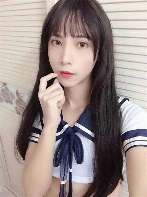 可盐可甜的杨子酱 On Twitter 这是什么设计师设计的校服，只有半截，好喜欢呀 伪娘の日常 女装大佬 女装子