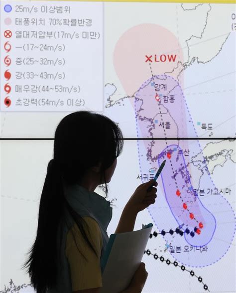 태풍 카눈 북상 대비 중대본 긴급회의 개최···재해위험지역 긴급점검도 나서 아주경제