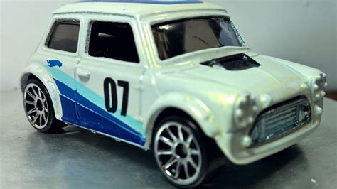 Hot Wheels Morris Mini Pop Offs