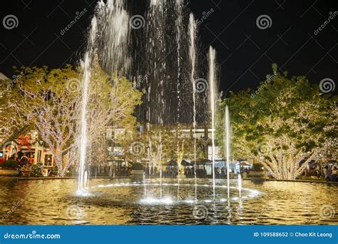 Christmas at Shopping Mall, Glendale Galleria Editorial Photography ...