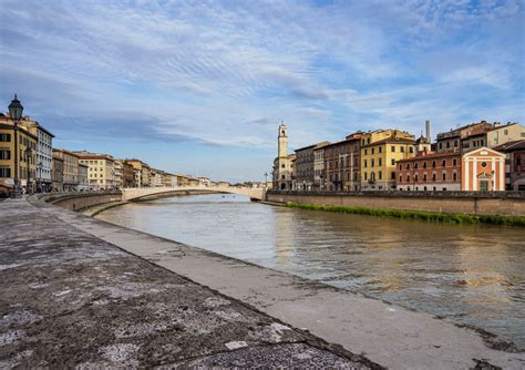 Il Maltempo Sferza L Italia Arno In Piena E Incidenti Stradali In Trentino