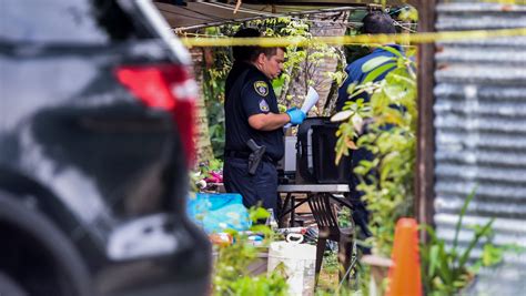 Detectives are reacting to the grizzly real homicide scene evidence