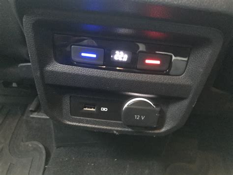 Подсветка розетки 12В для задних пассажиров — Volkswagen Tiguan (2G), 2 ...
