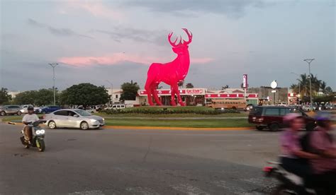 Inauguran El Gran Orgullo el venado rojo de Mazatlán