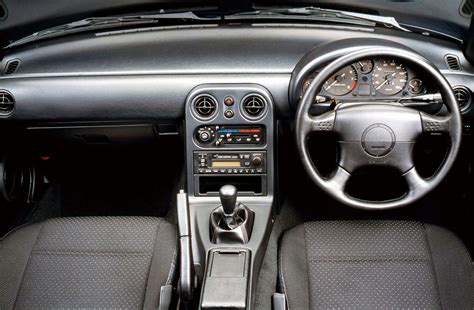 The 1995 Mazda Miata isn't much different from the 2020 model - CNET