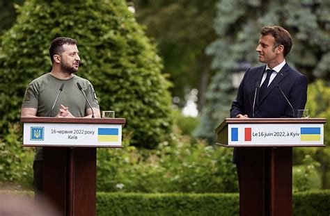 Photo Le Pr Sident De La R Publique Fran Aise Emmanuel Macron Et Le