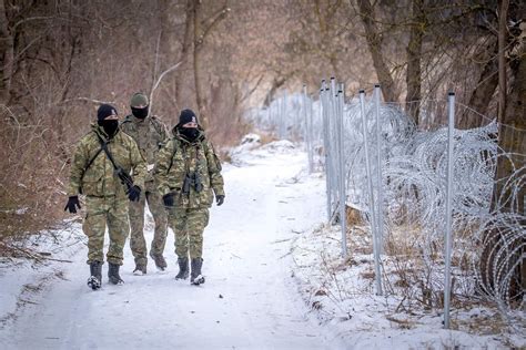 Rusza budowa zapory na polsko białoruskiej granicy Stalowy płot ma być