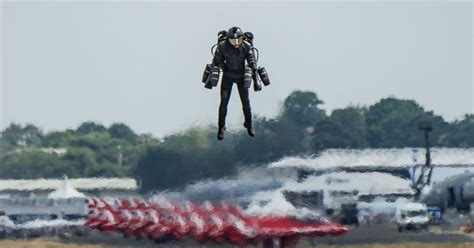 Watch a Daring Fellow Fly an Iron Man-Style Jet Suit