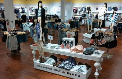 Forever 21 Visual Merchandising Summer 2015 Free Sprit Store Layout