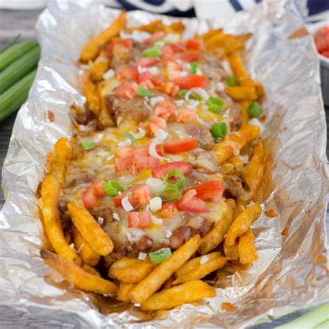 Easy Baked or Grilled Tin Foil Chili Cheese Fries - Devour Dinner