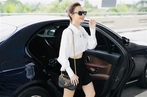 Midu tự tin diện bikini khoe cận vòng 1 cỡ khủng và vòng eo 54 siêu thực lấn át Ngọc Trinh