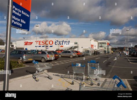 Tesco Extra Superstore Hi Res Stock Photography And Images Alamy