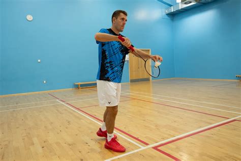 How To Do A Backhand Serve In Badminton – Everything You Need To Know ...