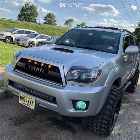 2007 Toyota 4runner With 20x12 44 Hardrock Crusher And 33 12 5r20 Gladiator Xcomp Mt And