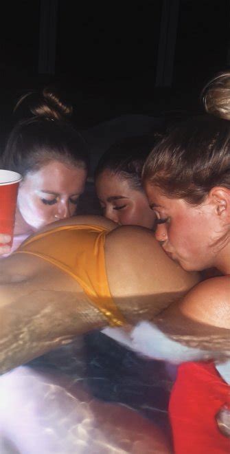 Kiss The Butt Porn Pic