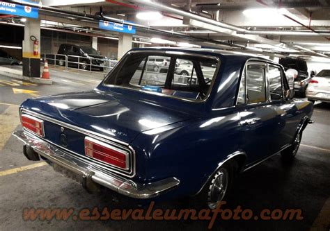 Registros Automotivos do Cotidiano Ford Corcel Luxo Sedã 1975