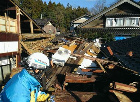 「生きているなら手握って」石川で44時間ぶり男性救助、県警救助隊が帰任 能登半島地震 カナロコ By 神奈川新聞