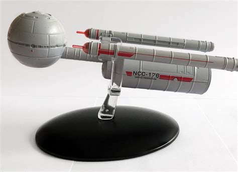 REVIEW: Eaglemoss Official Starships 100 & 101: Daedalus-class USS ...