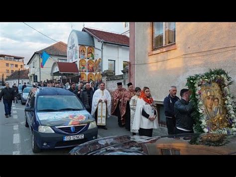 Procesiunea Sfintelor Icoane I Ale Sfintelor Moa Te La Biserica