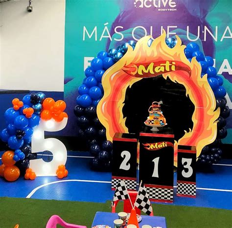 Decoración de cumpleaños hot wheels Vilmar Fiestas