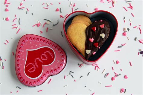 Biscuits De La Saint Valentin Tremp S Dans Du Chocolat Et D Cor S De