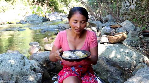 Survival Skills Catch Big Fish In Water By Hand For Food Cooking Big