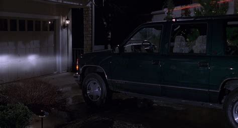 Gmc Suburban Green Car Used By Arnold Schwarzenegger In Jingle All The