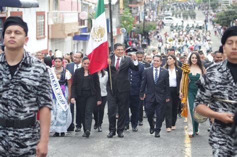 M S De Mil Personas En El Desfile De Uruapan Por Aniversario